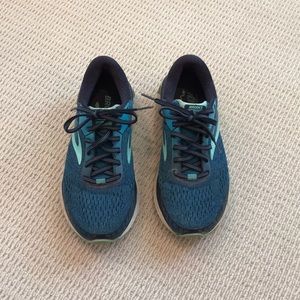 Brooks GTs 16 Running Shoes